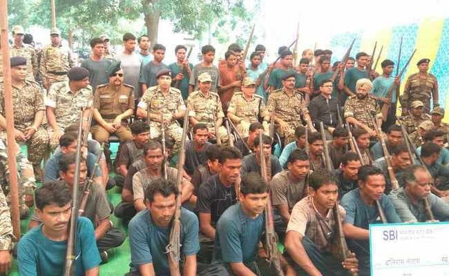 छत्तीसगढ़ में 62 नक्सलियों ने किया आत्मसमर्पण, गृह मंत्री राजनाथ ने बतायी ‘बड़ी कामयाबी”