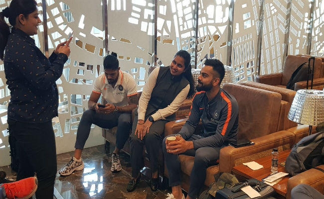 आस्ट्रेलिया दौरे पर जाने से पहले रिलैक्स नजर आयी टीम इंडिया, जानें क्या करते दिखे खिलाड़ी…