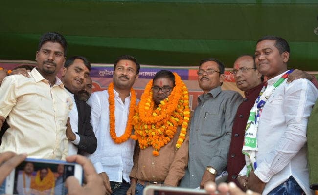 जनता के बीच खड़ा होना और सवालों पर लड़ना ही राजनीति की दारोमदारी : सुदेश
