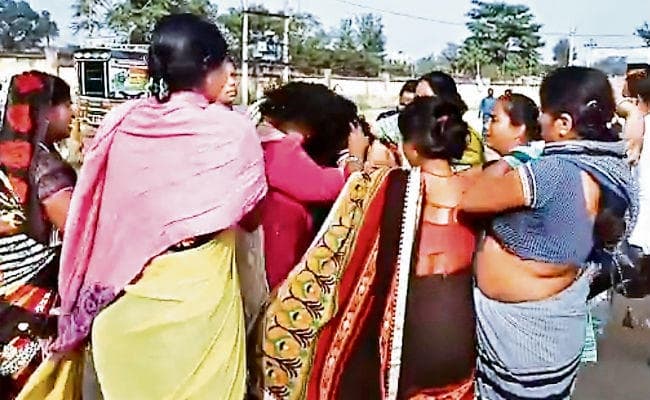 गिरिडीह : …जब एएनएम और महिला डॉक्टर में हुआ भिड़ंत, एक-दूसरे का बाल नोंची