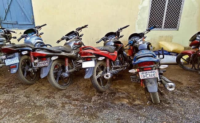 आर्मीमैन का बेटा निकला लूट गैंग का सरगना, छह बाइकों समेत अन्य सामान बरामद