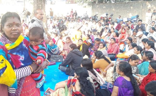 केंद्रीय मंत्री जयंत सिन्हा के घर के सामने पारा शिक्षकों का अनिश्चितकालीन आंदोलन ‘घेरा डालो, डेरा डालो’