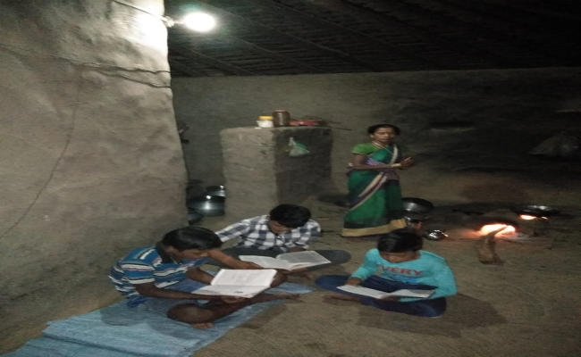 jharkhand@18: इस कड़ी में पढ़ें कहानी बदलाव की, बीहड़ से घिरे भींजपुर में रहती है 24 घंटे बिजली