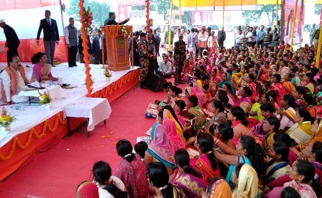 दुमका में फिसली मुख्यमंत्री रघुवर दास की जुबान, बोले…