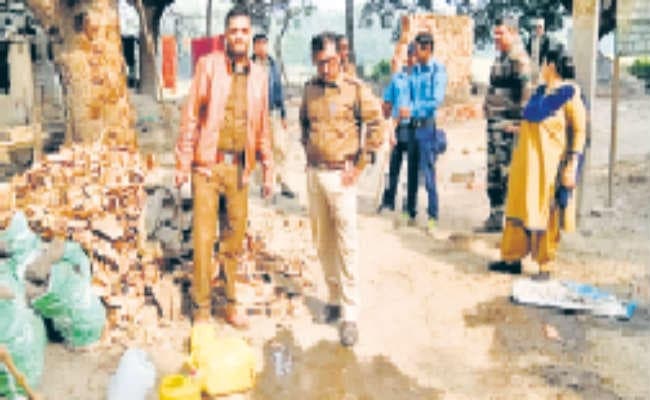 मालबाजार : 400 लीटर अवैध शराब नष्ट, छह दुकानें तोड़ी, दो गिरफ्तार
