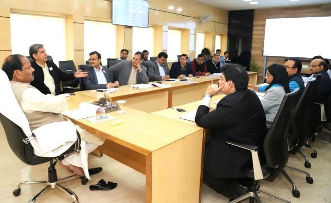 28 दिसंबर तक झारखंड के सभी घरों में बिजली, सोलर फार्मिंग को दिया जाए बढ़ावा : CM रघुवर