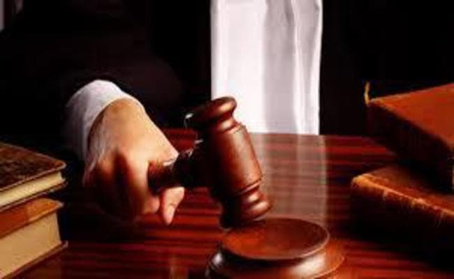 समलैंगिकों को करंट से इलाज करने का दावा करने वाले डाॅक्टर को कोर्ट ने किया तलब