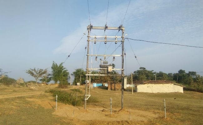 पंचायतनामा विशेष : बिजली से बढ़ी रौनक, लालटेन युग से मिलने लगी है मुक्ति