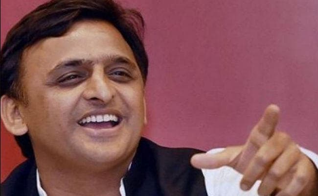 कांग्रेस को मिलती बढ़त पर अखिलेश ने ली चुटकी, कहा- जब एक और एक मिलकर बनते हैं ग्यारह…