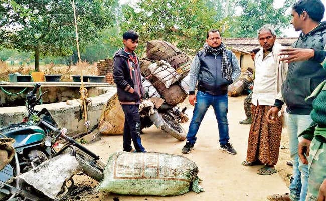 बिरनी : कोयला लदा पिकअप वैन जब्त, चालक गिरफ्तार
