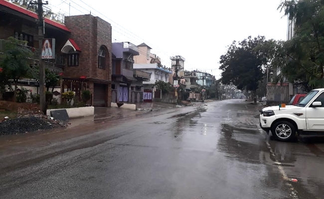 Jharkhand : रांची समेत कई जिलों में बारिश से बढ़ी ठंड, जनजीवन प्रभावित
