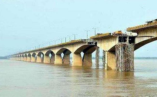 प्रयागराज में गंगा पार करने के लिए करना होना 40KM एक्स्ट्रा सफर, ये है वजह