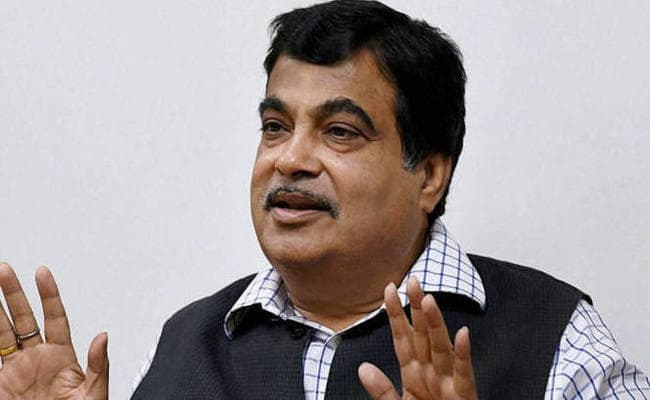 नितिन गडकरी की नसीहत -पार्टी के कुछ लोगों को कम बोलने की जरूरत