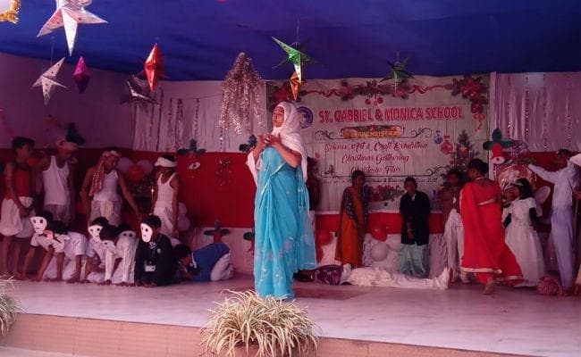 संत गैब्रिएल एण्ड मोनिका स्कूल में प्रदर्शनी व क्रिसमस गैदरिंग का आयोजन