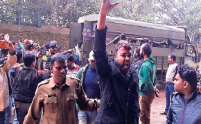 दुर्गापुर : भाजपा के दस नेता, कर्मी गिरफ्तार, रिमांड