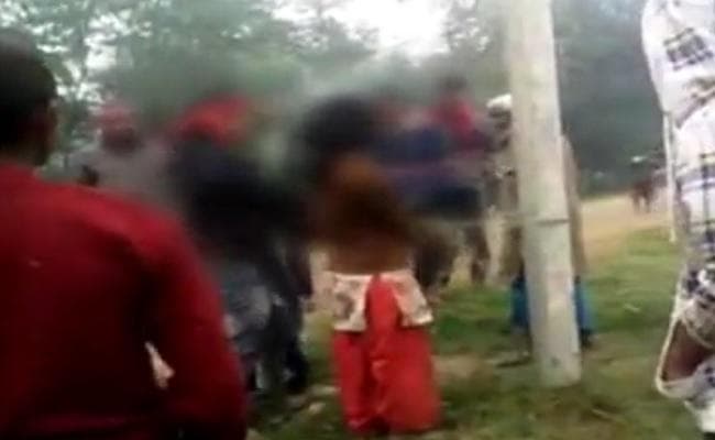 प्रेमी युगल को दबंगों ने पोल से बांध कर पीटा, थाने में शिकायत करने पर…