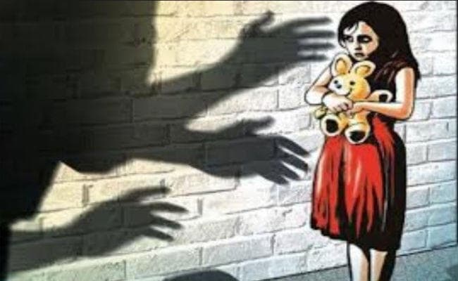 पति को पत्नी के चरित्र पर था शक, तो 6 साल की बेटी संग दुष्कर्म कर मार डाला, और फिर…