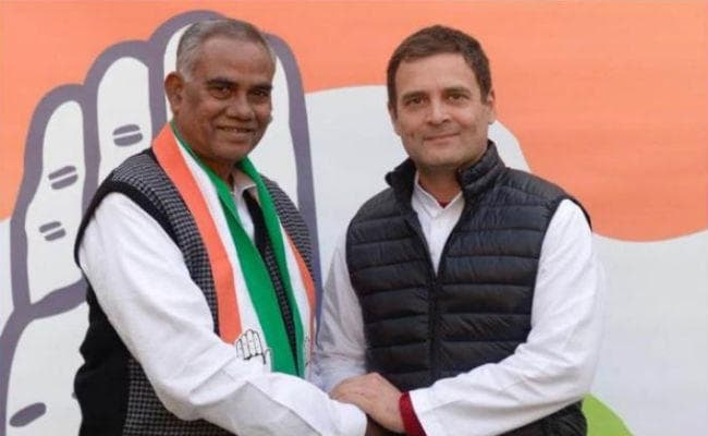 झारखंड प्रदेश जदयू अध्यक्ष जलेश्वर महतो ने थामा कांग्रेस का हाथ