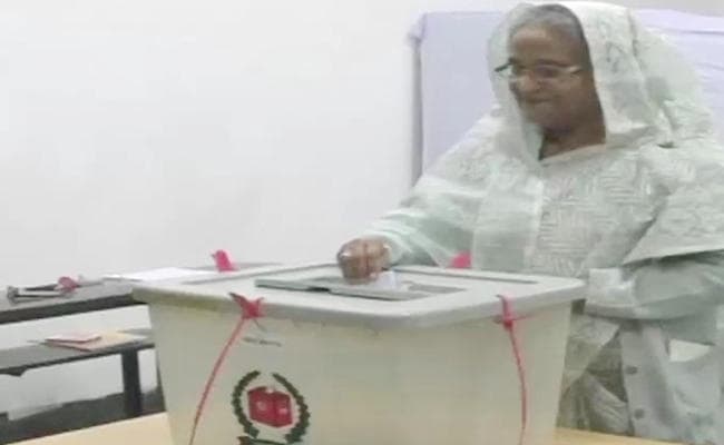 बांग्लादेश में चुनावी हिंसा में सुरक्षाकर्मी समेत 10 लोगों की मौत