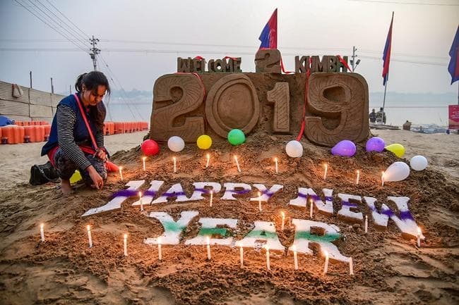 Happy New Year 2019 : तसवीरों में देखें नये साल का जश्न