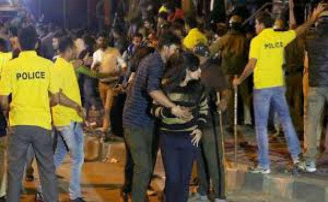बेंगलुरू: नववर्ष के कार्यक्रम में फिर हुई महिलाओं के साथ बदसलूकी