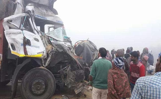 NH-2 पर ट्रक-ऑटो की टक्कर में एक ही परिवार के दो सदस्यों सहित 3 की मौत