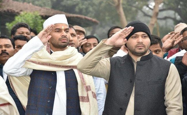 लालू के बड़े बेटे तेज प्रताप ने दिया बड़ा विवादित बयान, ट्वीटर पर लोगों ने लिया आड़े हाथों लालू के बड़े बेटे तेज प्रताप ने दिया बड़ा विवादित बयान, ट्वीटर पर लोगों ने लिया आड़े हाथों