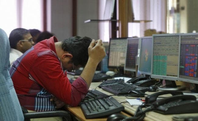 जेटली के बजट से शेयर बाजार धड़ाम : निवेशकों के एक दिन में डूब गये पांच लाख करोड़ रुपये…!