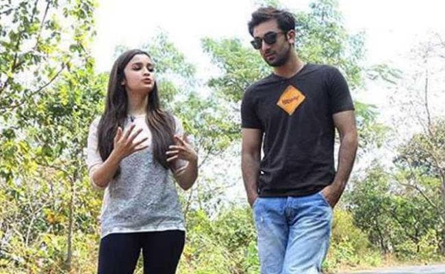 VIDEO: रणबीर-आलिया के बारे में ये क्‍या कह गये मनीष मल्‍होत्रा...!