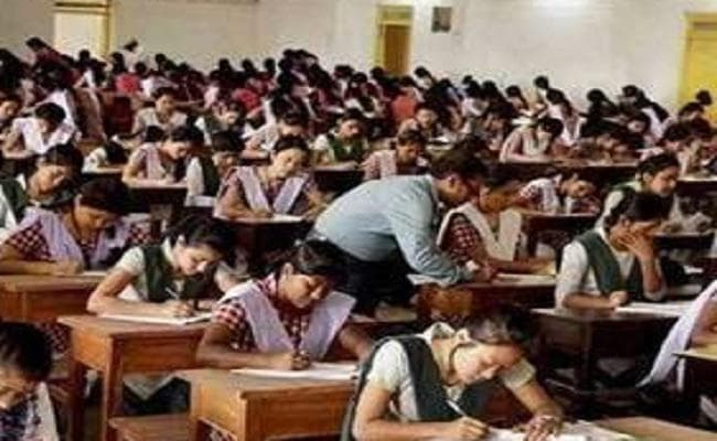 नकल पर नकेल : 5 दिन में करीब 10.5 लाख परीक्षार्थियों ने छोड़ी यूपी बोर्ड की परीक्षा