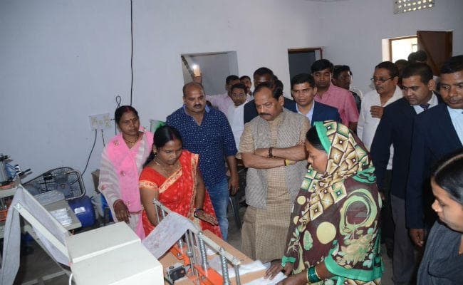 PADWOMEN : जमशेदपुर की महिलाएं बनाती हैं सेनेटरी नेपकिन, सीएम ने खरीदने का दिया आदेश