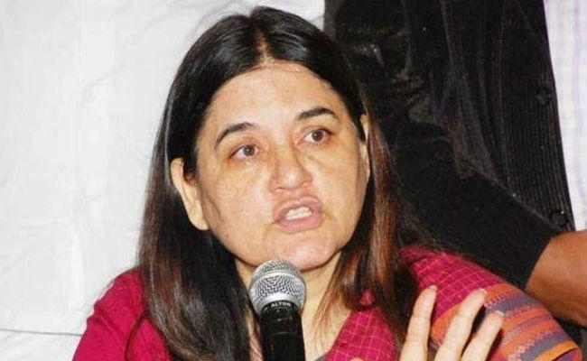 SHOCKING: भरी सभा में केंद्रीय मंत्री मेनका गांधी ने दी सप्लाई इंस्पेक्टर को गाली कहा- तुम मोटे…