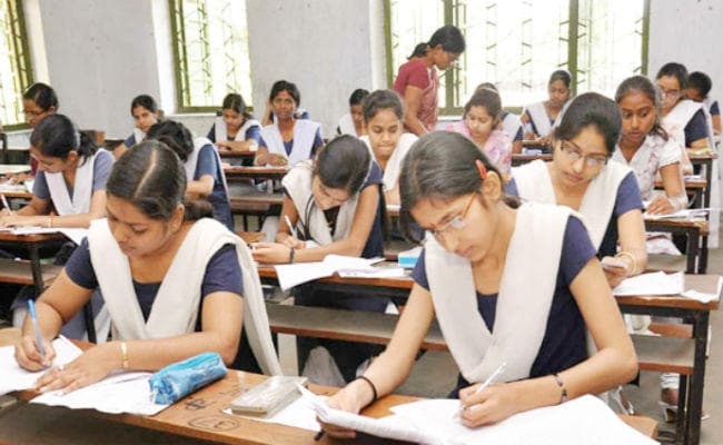 चप्पल पहन ही कर देनी होगी मैट्रिक की परीक्षा, …जानें क्यों ?