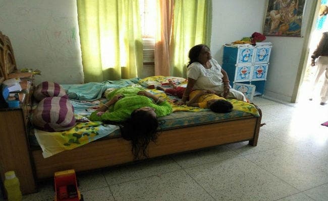 शादी की सालगिरह के दिन पत्नी – बच्चे को मार, खुद फांसी लगाकर दे दी जान