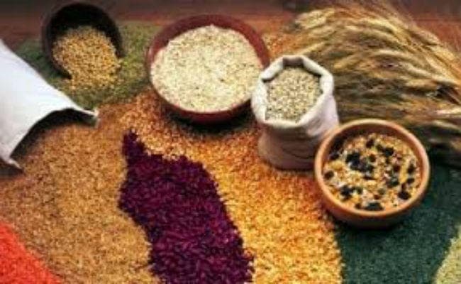 होली होगी रंगीन, रोजमर्रा के सामान हो गये सस्ते…जानें