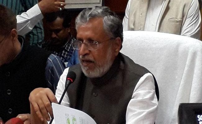 VIDEO : पूर्व वित्त मंत्री अब्दुल बारी सिद्दीकी को क्रेडिट देने के नाम पर भड़के सुशील मोदी VIDEO : पूर्व वित्त मंत्री अब्दुल बारी सिद्दीकी को क्रेडिट देने के नाम पर भड़के सुशील मोदी