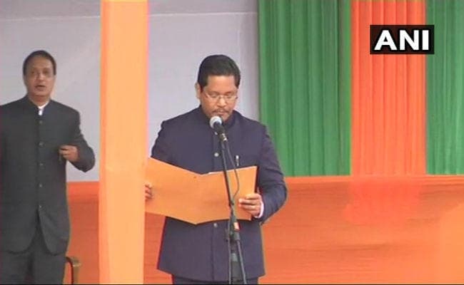 अमित शाह की मौजूदगी में कॉनरेड संगमा ने मेघालय के सीएम पद की शपथ ली, जानिये कौन हैं कॉनरेड