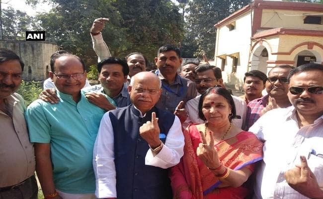 UP उपचुनाव : गोरखपुर में 43 फसदी और फूलपुर में 37.39 प्रतिशत डाले गये वोट