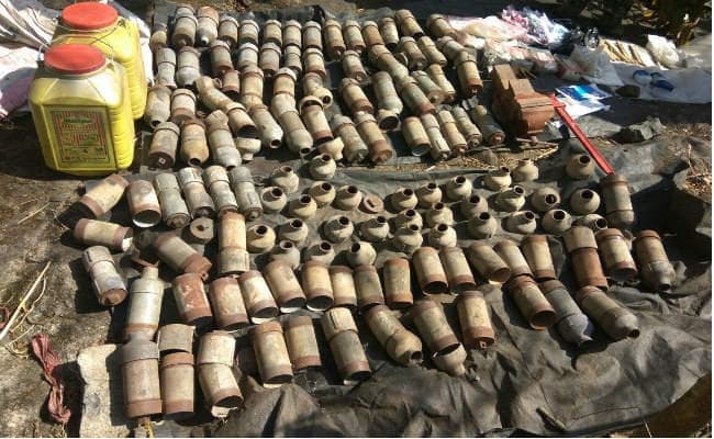 गिरिडीह में मिनी बम फैक्ट्री का खुलासा, पारसनाथ की तराई में बनाया जाता था IEED