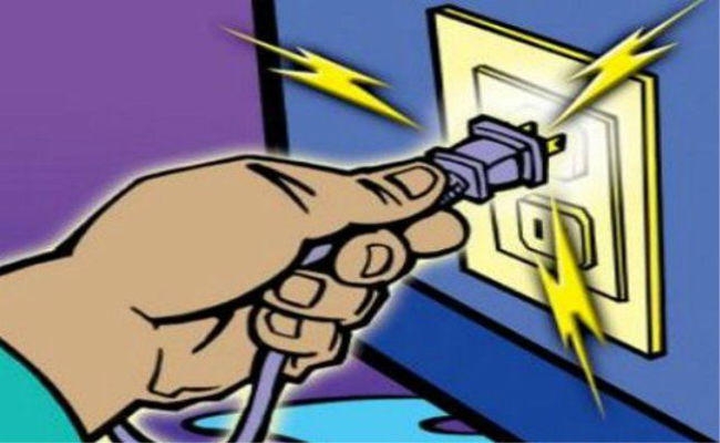 बिहार : मोबाइल चार्जर लगा रहे मां-बेटे को लगा करेंट, मौत