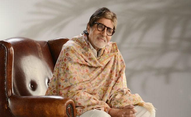 फिल्म के सेट पर बिगड़ी अमिताभ की तबीयत, किया ट्विट- कुछ कष्ट बढ़ा…