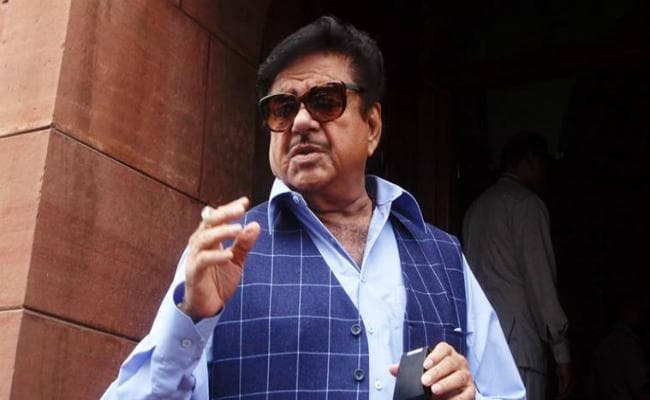गोरखपुर की हार पर शत्रुघ्न सिन्हा ने योगी और मोदी पर किया कटाक्ष, कही कुछ ऐसी बात