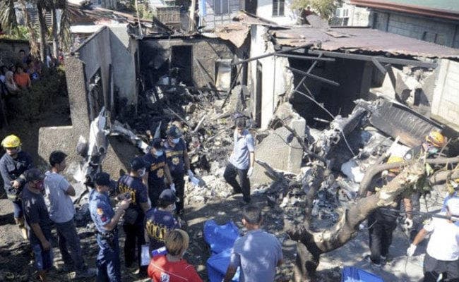 फिलीपींस में घर के ऊपर गिरा प्लेन, 10 लोगों की मौत