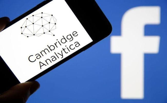 Facebook यूजर्स के डेटा चोरी मामले में सरकार ने कैंब्रिज एनालिटका को भेजा नोटिस, मांगा जवाब