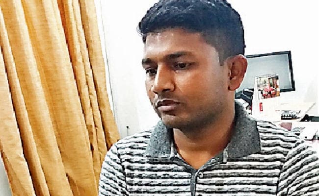 लोहरदगा : 15 लाख के इनामी उग्रवादी मंजीत ने किया सरेंडर