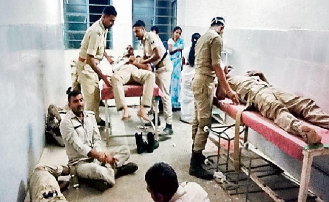 बिहार : नवादा में पुलिस वैन की ट्रक से सीधी टक्कर में 16 जख्मी, तेघड़ा के जवान की नवादा में मौत