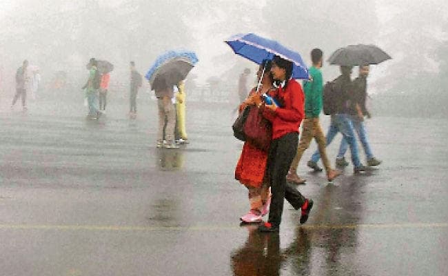 Weather News : मथुरा में बेमौसम बारिश ने होली के रंग में डाला भंग, झारखंड-बिहार में भी अचानक बिगड़ा मौसम