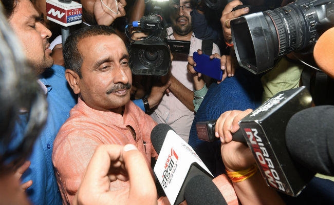 उन्नाव रेप मामले की होगी सीबीआई जांच, लखनऊ में हाई वोल्टेज ड्रामा, बिना सरेंडर लौटे कुलदीप सेंगर