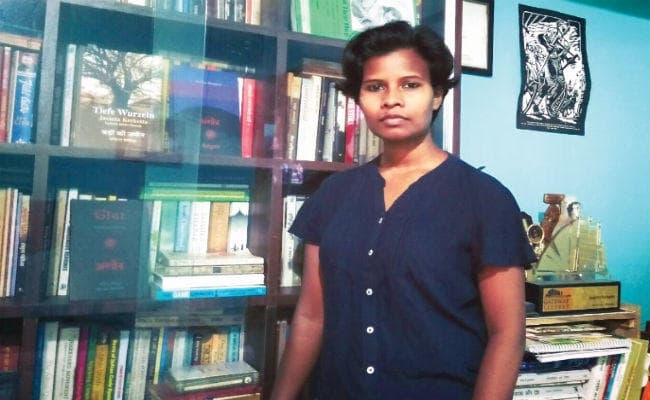 आदिवासी समाज की पीड़ा व संघर्ष की कविताएं