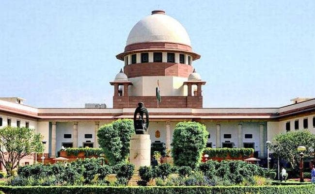 समलैंगिक रिश्तों को अपराध बताने के खिलाफ याचिका पर सुप्रीम कोर्ट का केंद्र को नोटिस